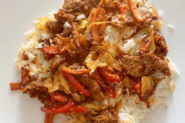 Legume la wok cu carne de vita si susan